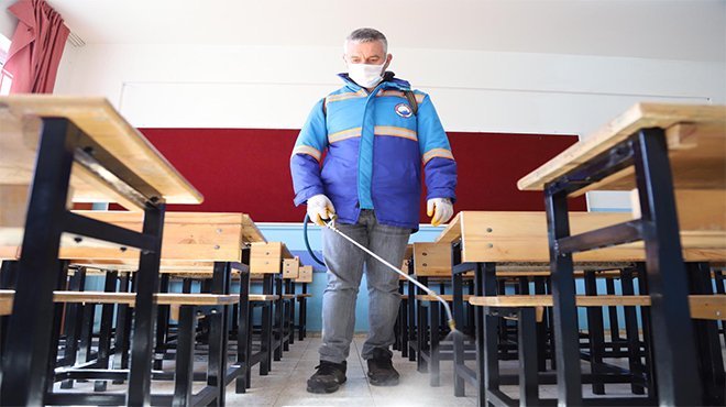 Menderes’te Okullar yeniden Dezenfekte Edildi