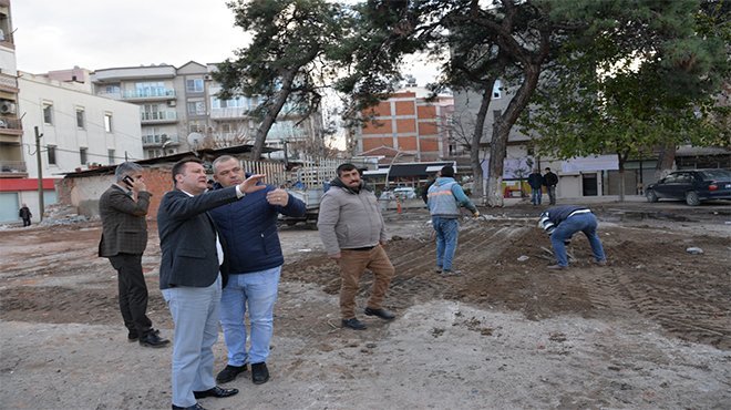 Menemen Belediyesi Üretici Köylü Pazarı için kolları sıvadı