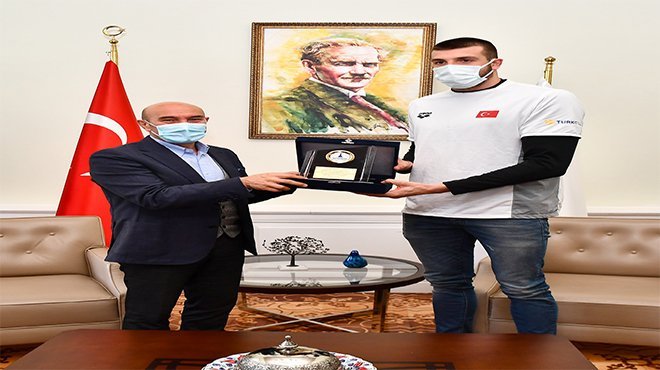 Milli yüzücü Sakçı Başkan Soyer'i ziyaret etti