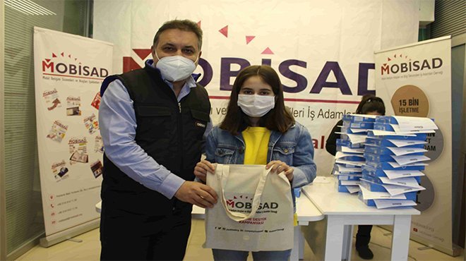MOBİSAD, depremzede öğrencilere tablet dağıttı