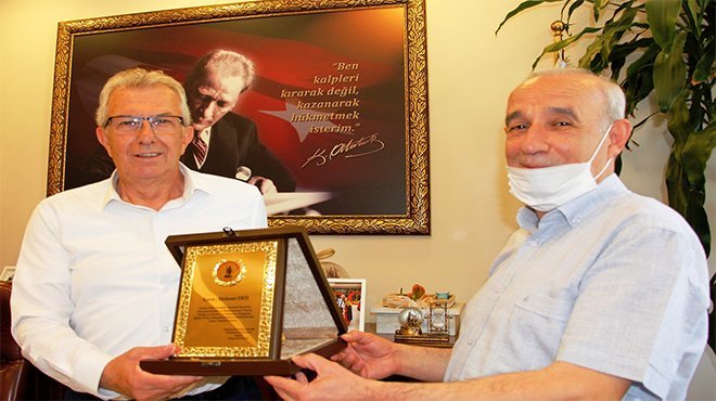 Muhtarlardan Başkan Eriş’e teşekkür plaketi