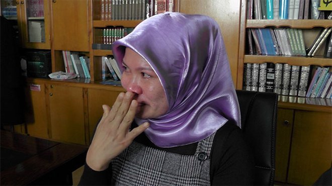Müslüman oldu, duygulanarak ağladı