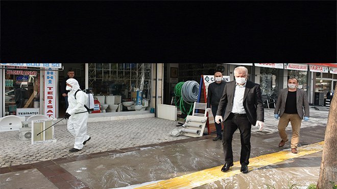 Narlıdere’de köşe bucak dezenfeksiyon!