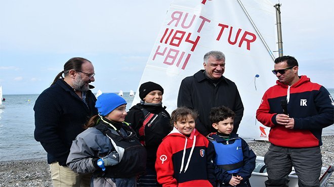 Narlıdere’nin kızlarına ücretsiz yelken eğitimi!