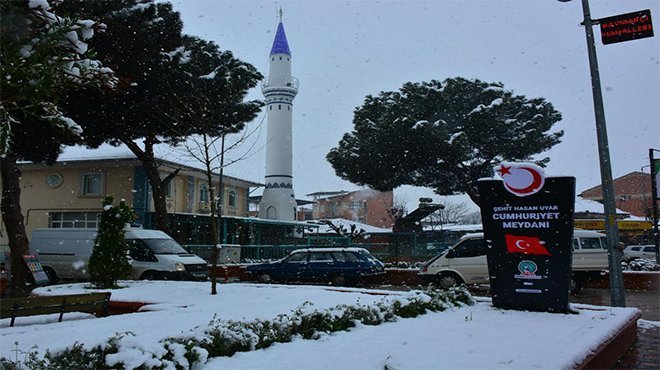 Ödemiş Belediyesi kar mesaisini sürdürüyor 