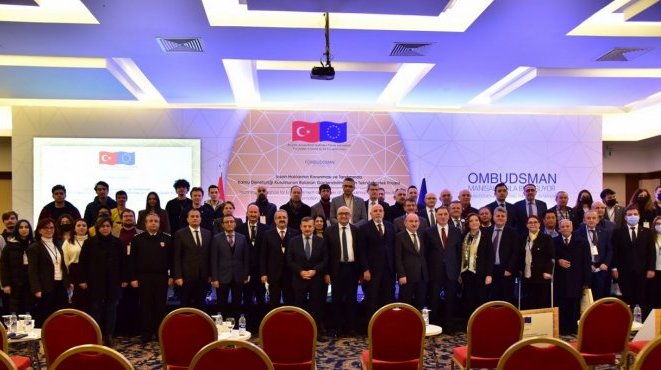 Kamu Başdenetçisi Malkoç, Manisalılarla buluştu 