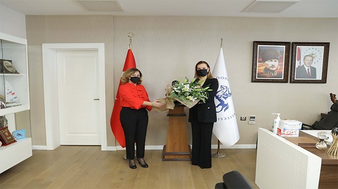 ORKESTRA ŞEFLİĞİ ALANINDA TÜRKİYE’NİN İLK KADIN PROFESÖRÜ OLDU