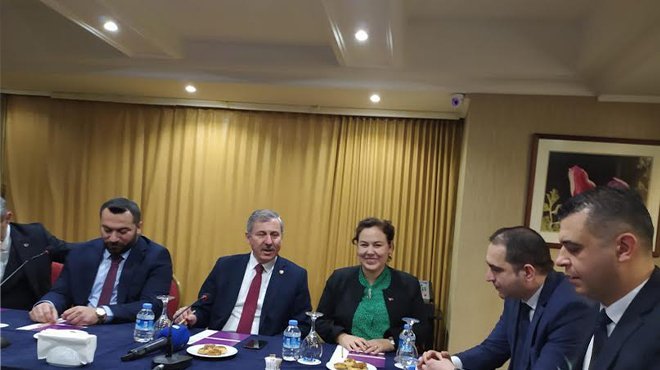 Özdağ, İzmir’de basın mensuplarıyla buluştu
