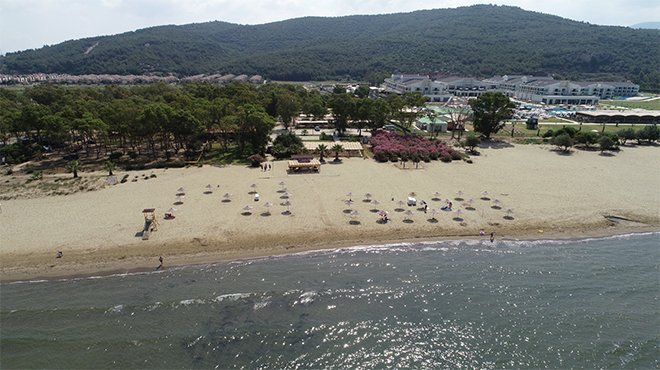 PAMUCAK'A AKIN EDEN GENÇLER, ESNAFIN DA YÜZÜNÜ GÜLDÜRDÜ