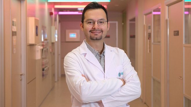 Penguen yürüyüşü karda düşmekten koruyor