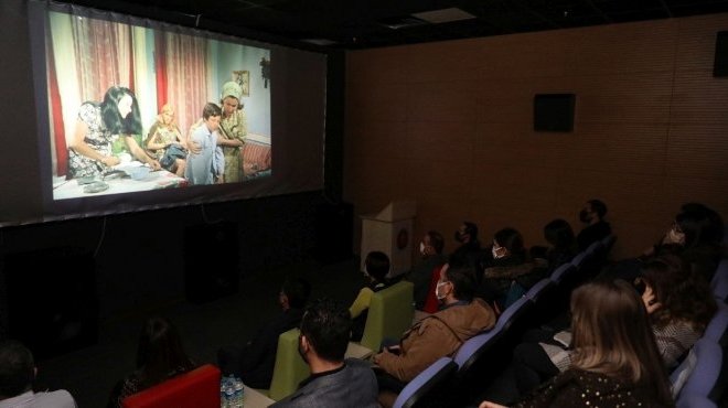 Perde 'Şoför Nebahat'la açıldı