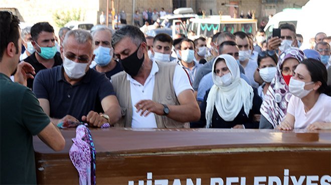  Pınar Gültekin son yolculuğuna uğurlandı