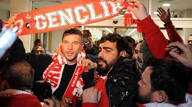 Podolski, resmen Antalyaspor'da