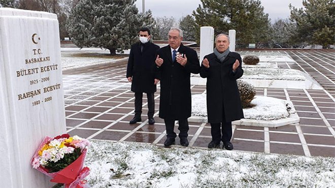 Rahşan Ecevit, mezarı başında anıldı