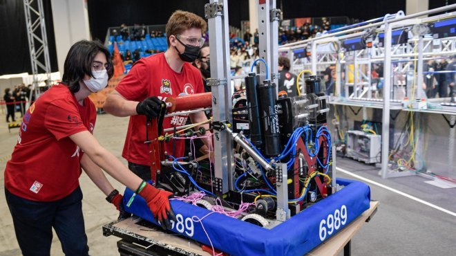 Robotlardan coşkulu başlangıç