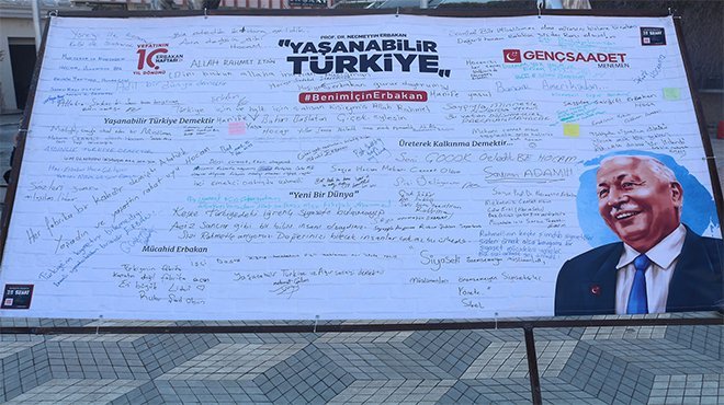 Saadet Partili gençler, Hocalarını Fikir Duvarı ile andı