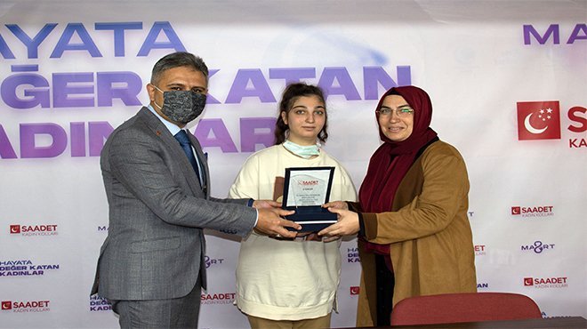 Saadet Partisi Hayata Değer Katan Kadınlar’ı ödüllendirdi