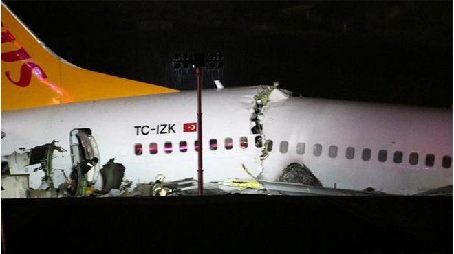 Sabiha Gökçen Havalimanı'nda bir uçak pistten çıktı