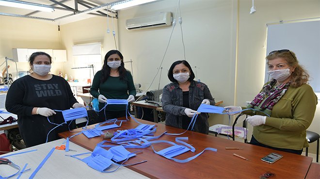 Sağlıkçıların maskeleri Çiğli Belediyesi’nden