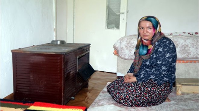 Sakladığı paraları yanlışlıkla sobada yakmıştı