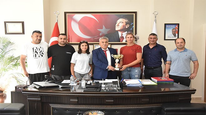 Şampiyon takımdan Başkan Tekin’e ziyaret