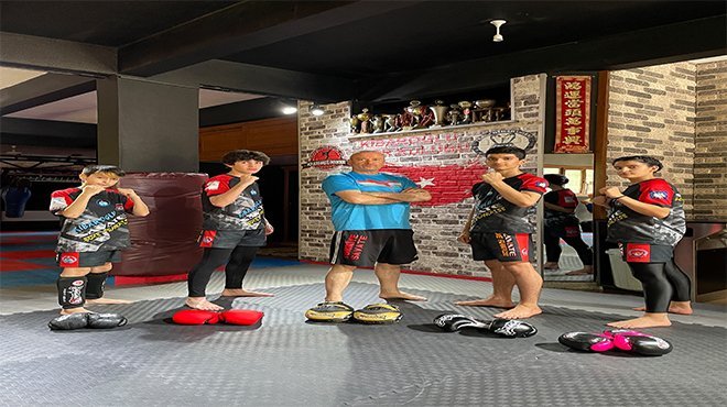 SAVATE'DE FEDEKAR VATAN BAYRAK ELÇİLERİ SERBİA'DA