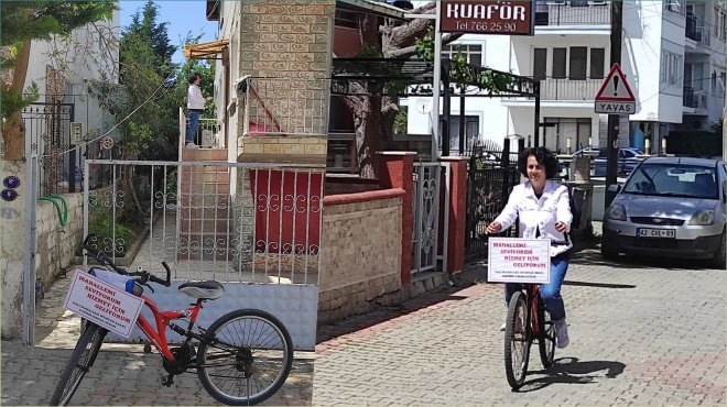 Seçim kampanyasını bisikletle yapan muhtar adayı...
