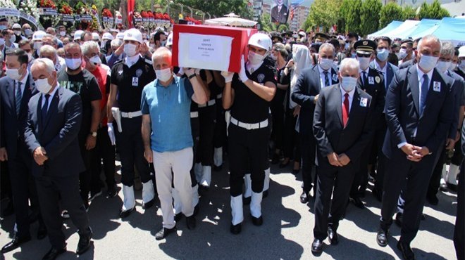 Şehit Polis Semih Güzelay, İzmir'de son yolculuğuna uğurlandı