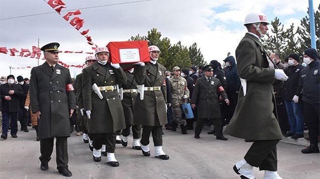 Şehit Uzman Onbaşı Ramazan Nayir, son yolculuğuna uğurlandı