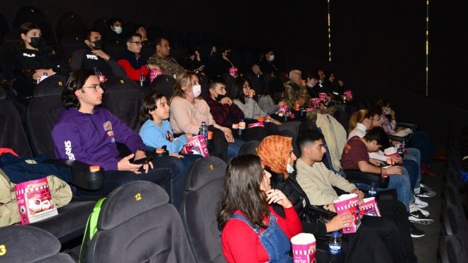 Şehit ve Gazi Ailelerine film gösterimi 