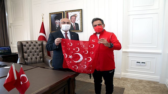 SENYÖR MİLLÎ TENİŞÇİ DEMİR, VALİ KÖŞGER’İ ZİYARET ETTİ