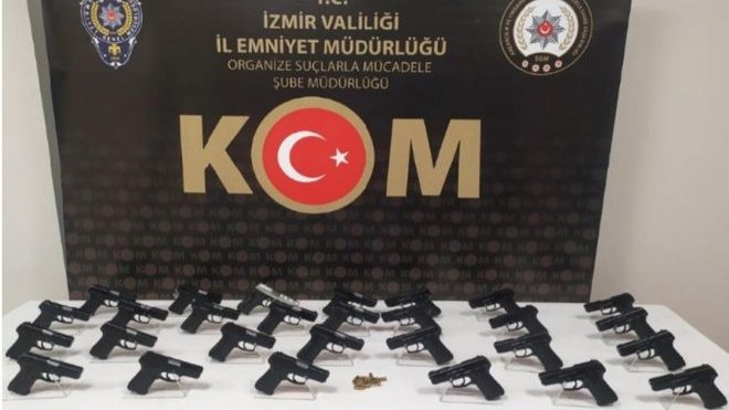 Şüpheli araç Kemalpaşa’da durduruldu....