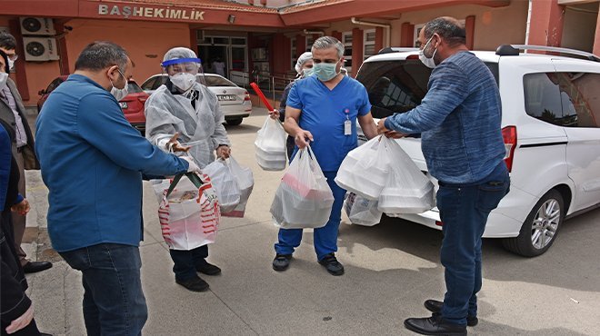 SİTELER MAHALLESİ’NDEN SAĞLIK ÇALIŞANLARINA MORAL ZİYARETİ