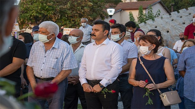 Sivas Katliamı’nda Yaşamını Yitirenler Dikili’de Anıldı