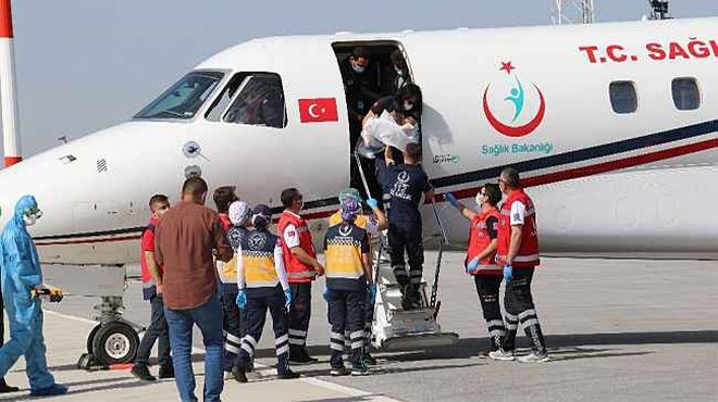Siyam ikizleri yurda döndü