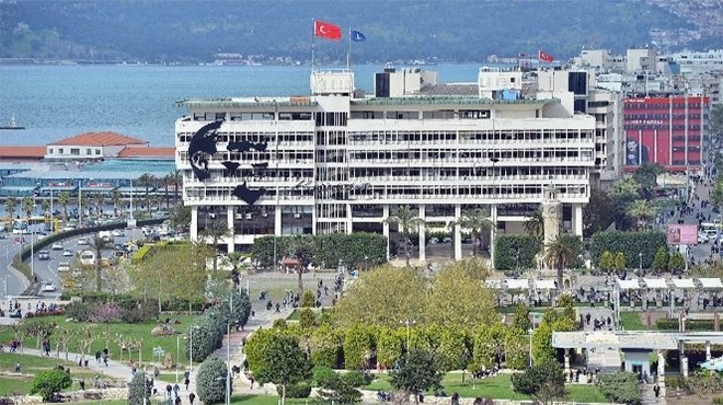 Soyer : Büyükşehir binası yıkılacak