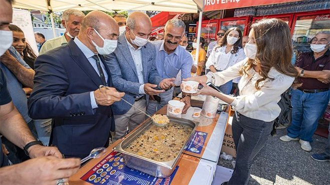 Soyer, Şanlıurfa Federasyonu’nda vatandaşa aşure dağıttı