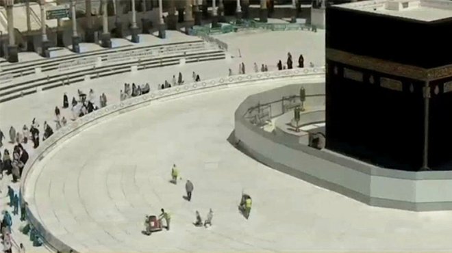 Suudi Arabistan Kabe'yi tavaf için yeniden açtı