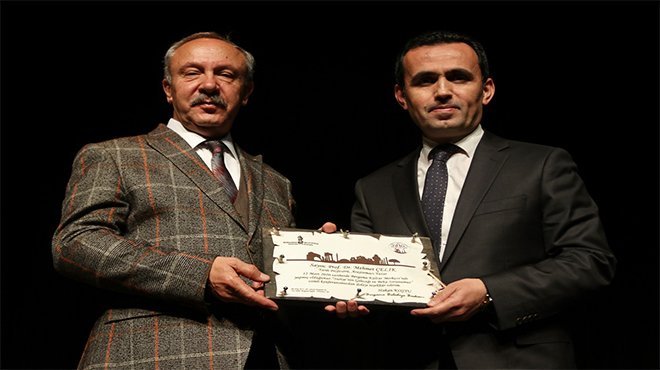 Tarihçi Prof. Dr. Çelik, Bergama’da sevenleri ile buluştu