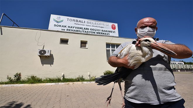 Torbalı Belediyesi leyleğin yardımına koştu