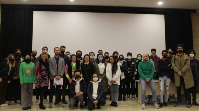 TRT Belgesel Kurgu Yönetmeni Erdem Çelik genç iletişimcilerle buluştu