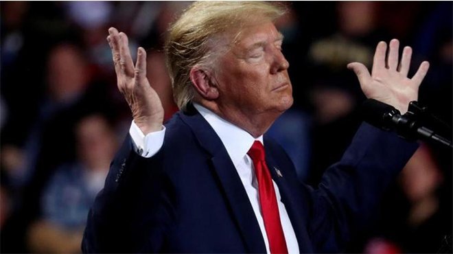 Trump'ın azil sürecini başlatacak madde kabul edildi