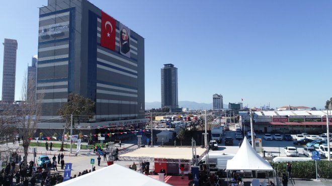 Türkiye’nin en büyük tam otomatik otoparkı İzmir’de açıldı