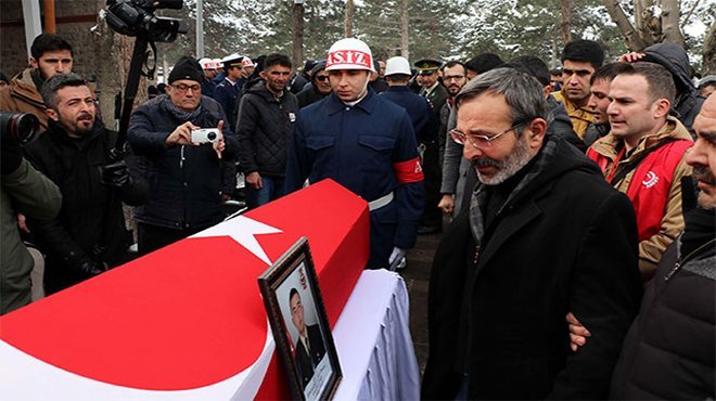 Türkiye şehitlerine ağladı