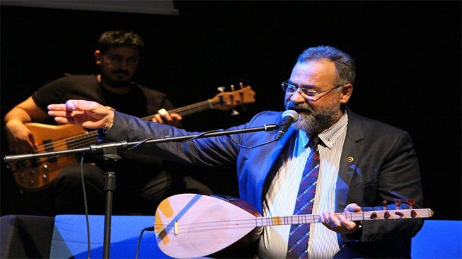 Türküler Şair Baba için