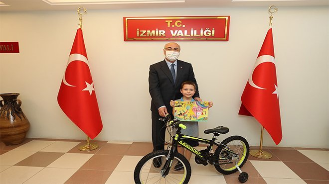 VALİ KÖŞGER, 23 NİSAN KONULU RESİM YARIŞMASI ÖDÜLLERİNİ VERDİ