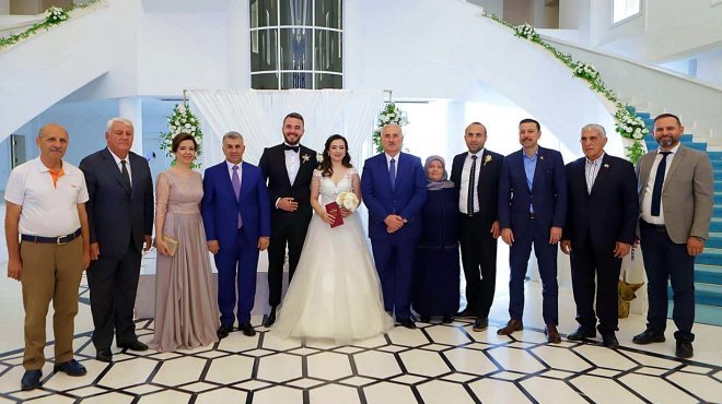 Yargıtay Başkanı Akarca, İzmir'de nikah şahitliği yaptı...