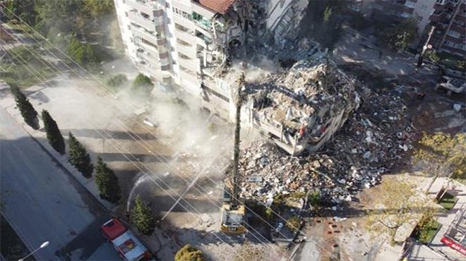 Yılmaz Erbek Apartmanı yıkılıyorum demiş