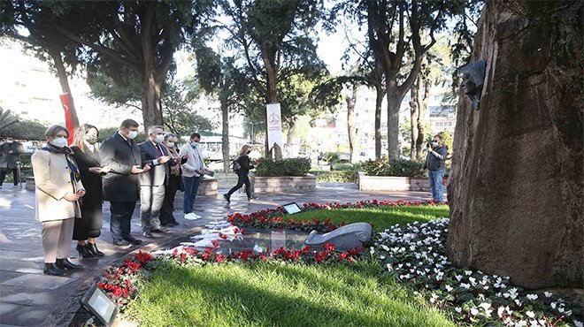 Zübeyde Ana'nın kabrinde 8 Mart anması