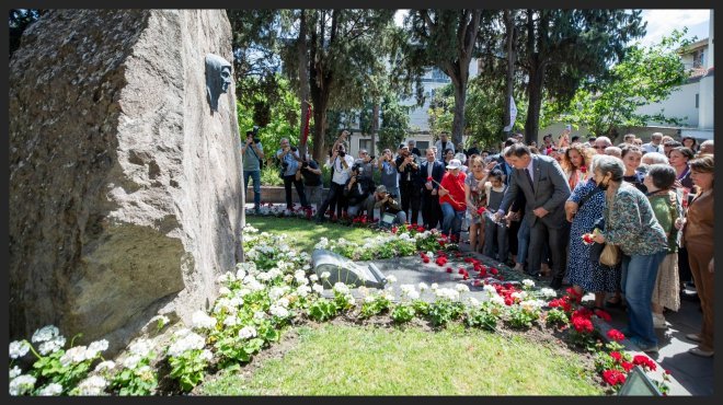 ZÜBEYDE HANIM ANNELER GÜNÜ'NDE KABRİ BAŞINDA ANILDI
